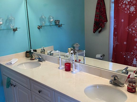 2nd image of 2600 Venetian Dr