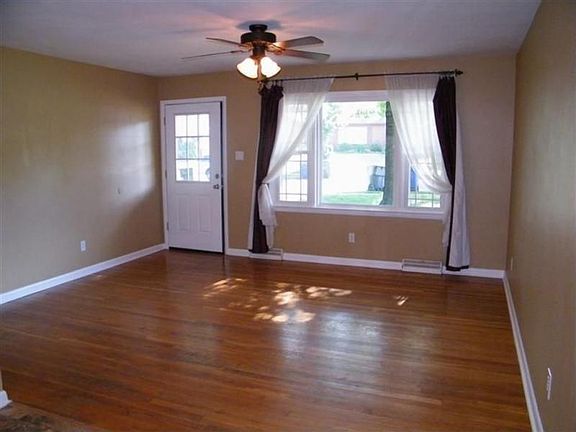 4th image of 3729 Temple Dr