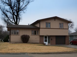 1015 Spruce Dr, Manning, IA 51455