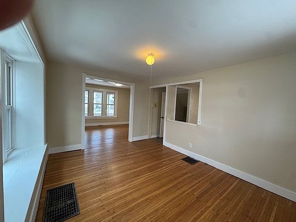 4th image of 541 Birr St