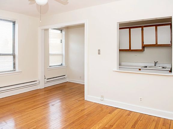 3rd image of 3347 N Marshfield Ave #401