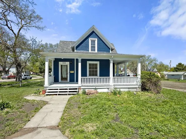 1922 10th St, Columbus, NE 68601
