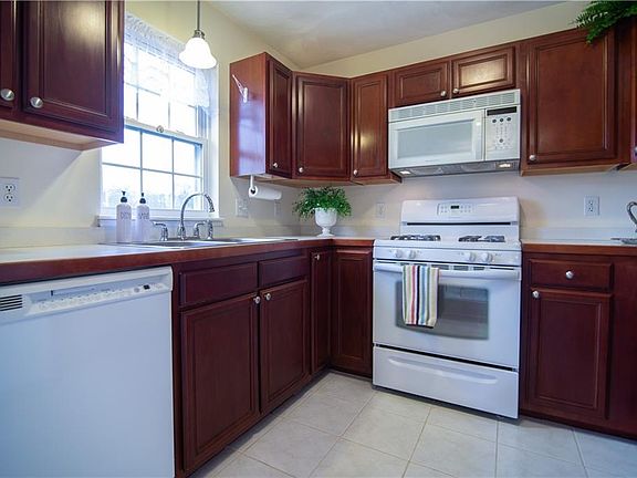 4th image of 720 Putnam Pike APT 711