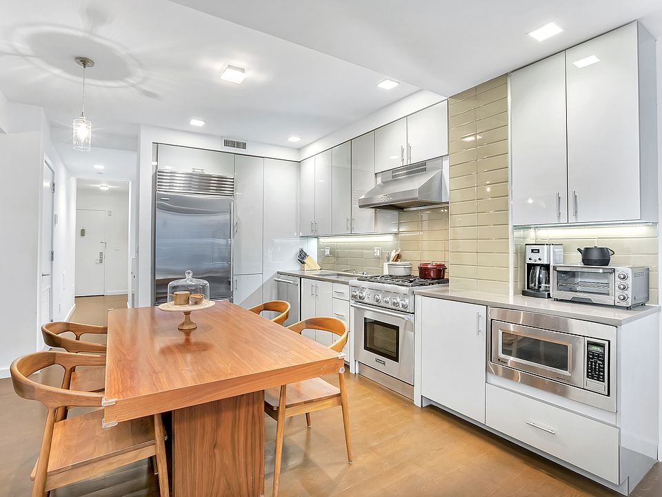 1st image of 138 W 19th St #1
