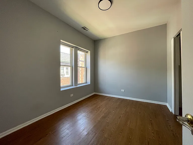 1152 N Harding Ave #3 — Photo 4