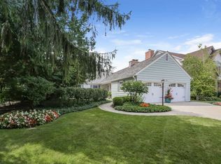 425 Burdick St, Libertyville, IL 60048