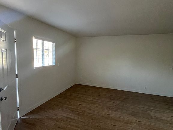 4th image of 1816 Grismer Ave #W-1818