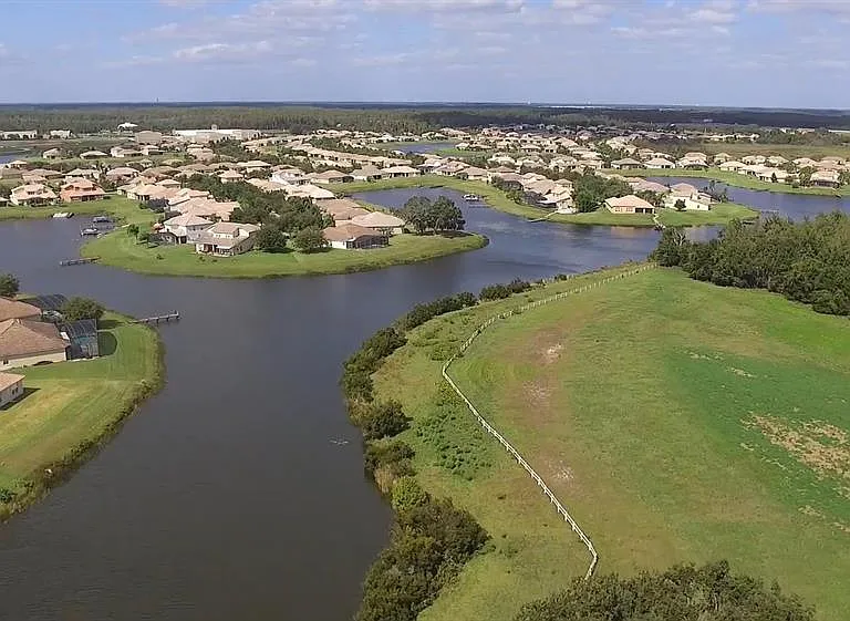 1408 Lanier Point Pl — Photo 29