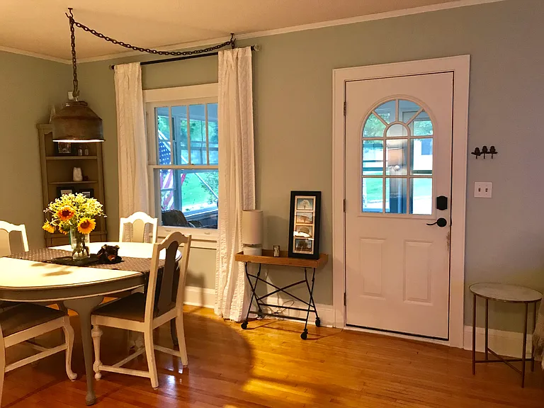 415 Gardner St E — Photo 4