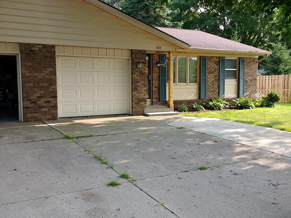 1st image of 3033 Barry St