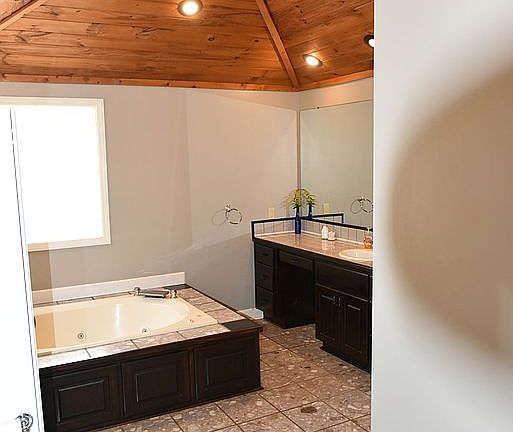 Master his/her bath