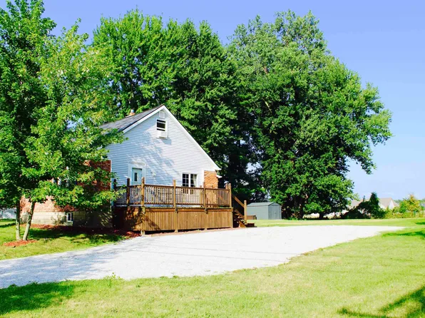 303 Cox Rd, Saint Clair, MI 48079