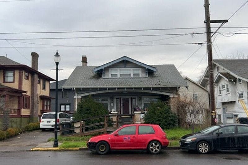 1st image of 715 Lyon St SE