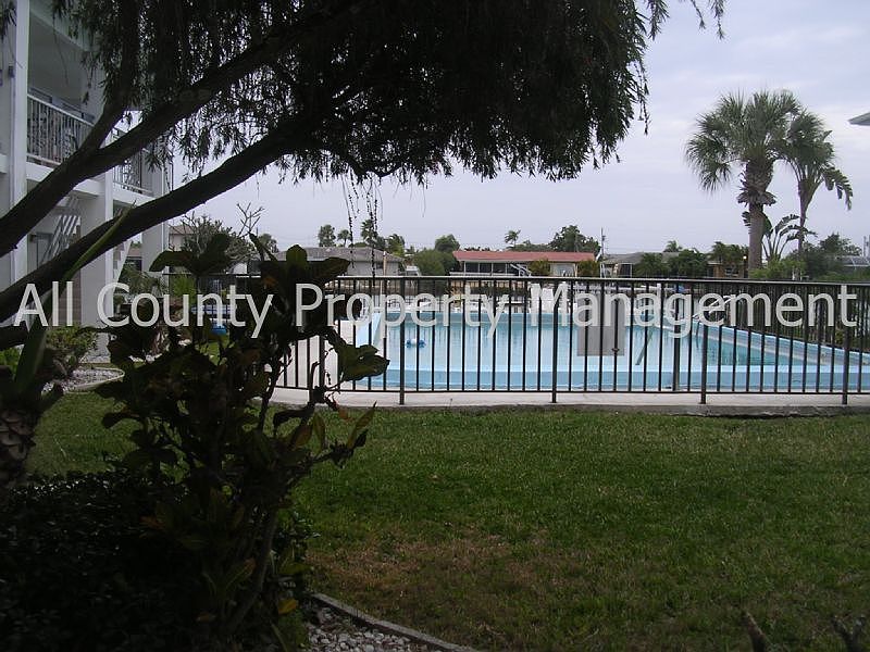 1st image of 405 Island Way APT 24