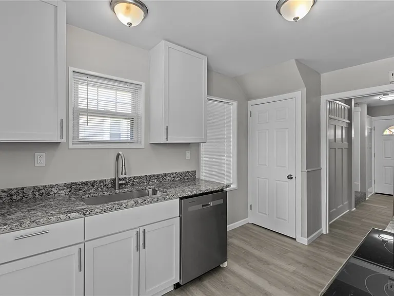 3065 Latonia Ave — Photo 14
