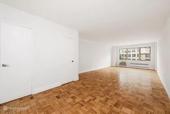 1st image of 14 Horatio St APT 6C