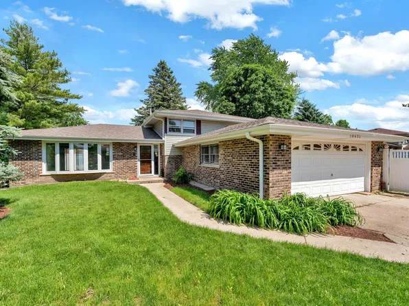 10431 S Tod Dr, Palos Hills, IL 60465