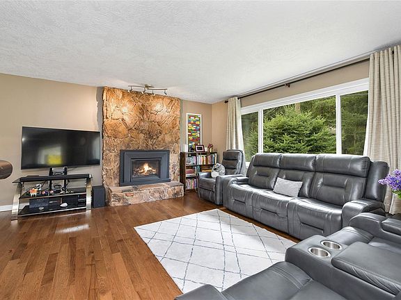 2nd image of 2367 Otter Point Rd