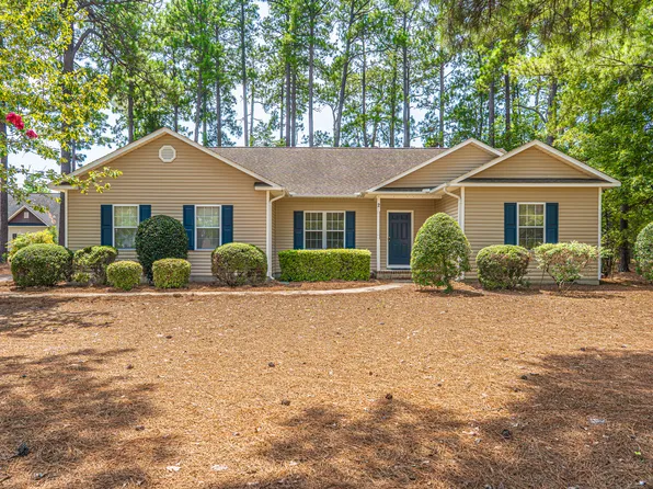 2 Ice Ct, Pinehurst, NC 28374