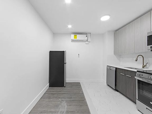 5th image of 111 E 38th St APT 4B