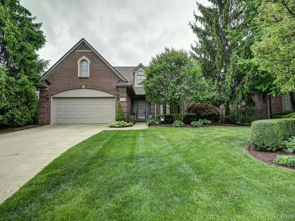 1081 Park Place Ct, Bloomfield Hills, MI 48302