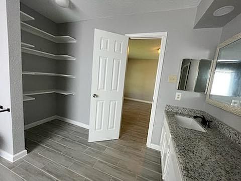 5th image of 2327 Pheasant Creek Dr