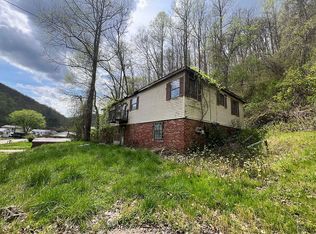 7034 Kanawha State Forest Dr, Charleston, WV 25314