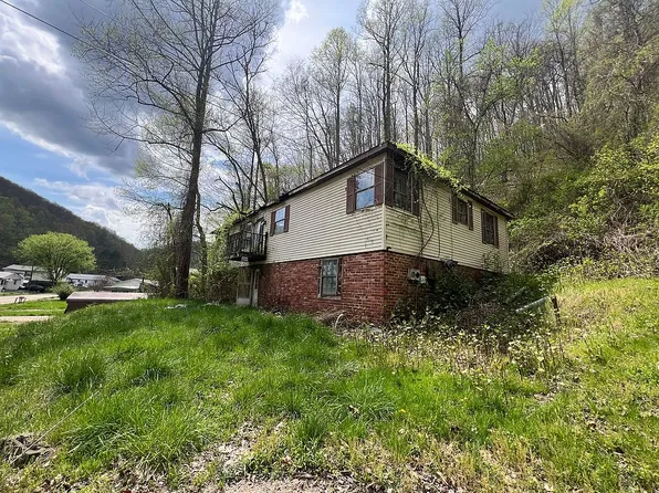 7034 Kanawha State Forest Dr, Charleston, WV 25314