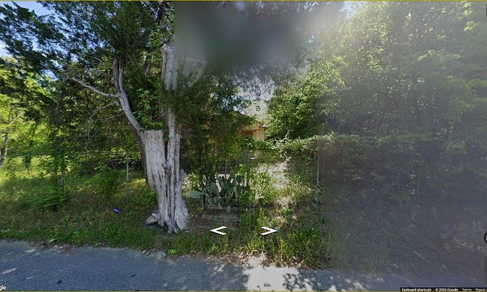 2nd image of 1536 Cedar Ave