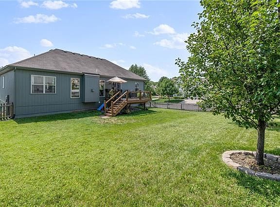 2nd image of 1601 Honeysuckle Dr