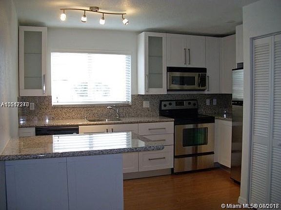 3rd image of 290 Navarre Ave APT 405