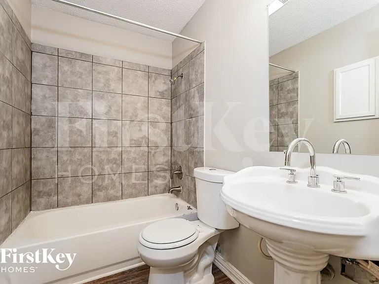 1128 Andrew St — Photo 13