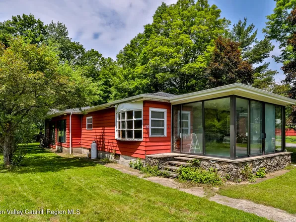 18 Maplewood Avenue, Windham, NY 12496