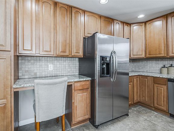 4th image of 1395 S Kearney St