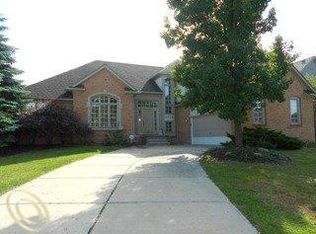 3643 Aynsley Dr, Rochester Hills, MI 48306