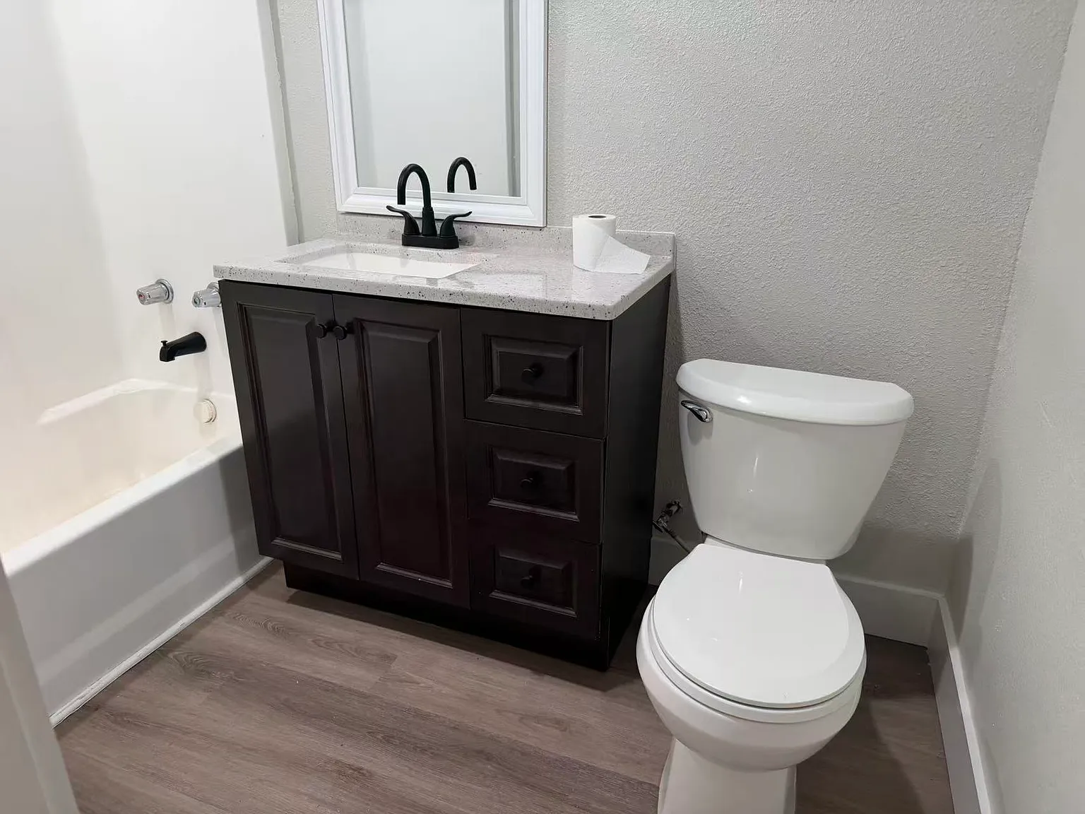2 bed, 900 sqft, $945 — Photo 2