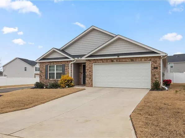 3131 Mallory Dr, Haw River, NC 27258