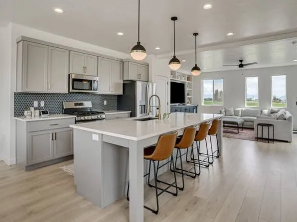 757 W Crystal Creek Rd, American Fork, UT 84003