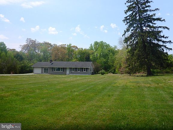 2nd image of 591 Mountain Hill Rd