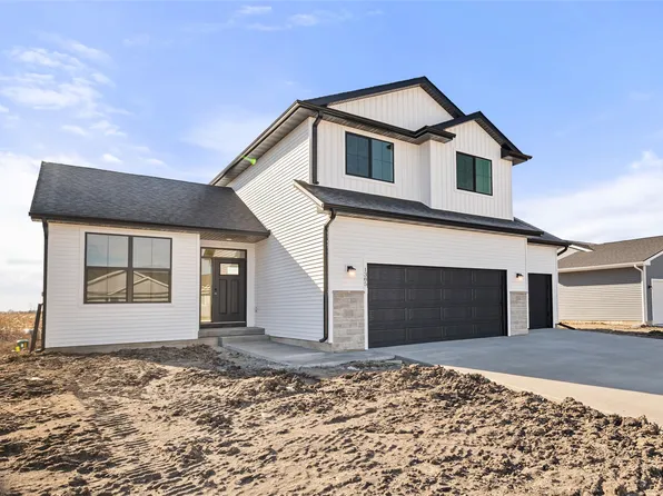 1385 Cedar St, Waukee, IA 50263