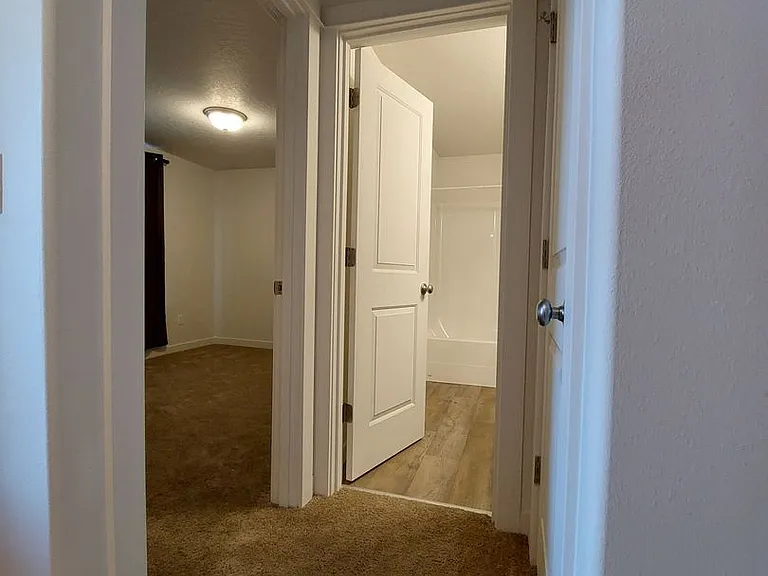 1013 Maple Dr W — Photo 11