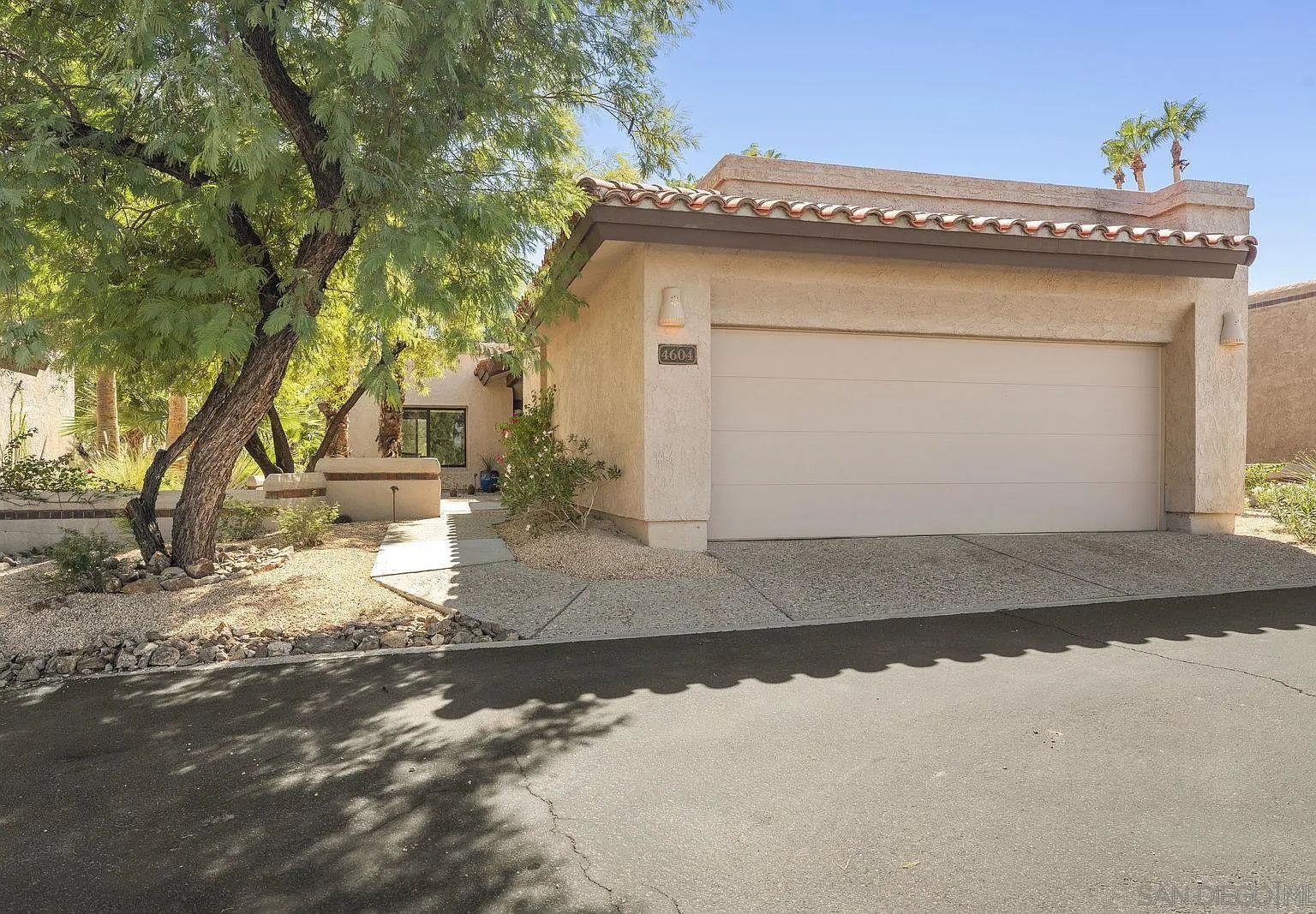 4604 Desert Vista Dr