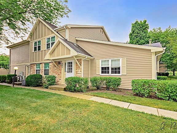 2nd image of 382 Ashwood Ct #382
