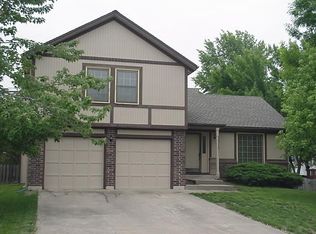 1414 E Wells Fargo Dr, Olathe, KS 66062