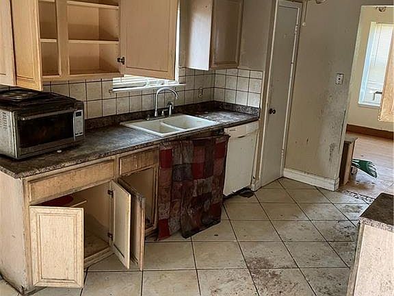 3rd image of 3020 Destrehan Ave