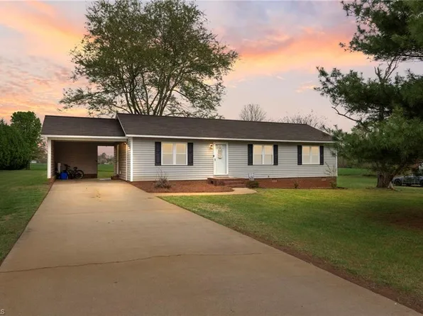 103 Deer Run Ln, Lexington, NC 27292