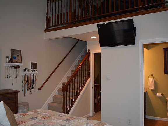 Master (bath/loft)