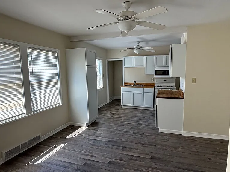 8221 Grand Division Ave — Photo 7