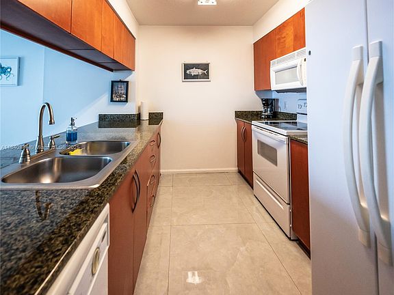 2nd image of 1200 Brickell Bay Dr #38