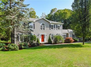 62 Black Walnut Ln, Burlington, CT 06013